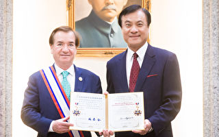 台旅法推手羅伊斯 獲頒國會外交榮譽獎章