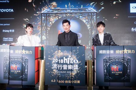 艺人魏如萱（左起）、任贤齐、韦礼安3月27日在台北出席2018 hito流行音乐奖颁奖典礼启动仪式记者会。