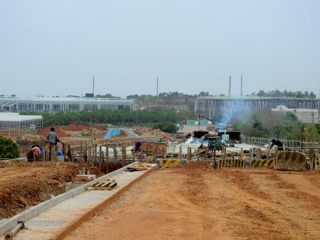 台中世界花博外埔永豐園區自去年11月動工以來，目前工程正如火如荼地進行中。