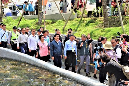 台北市府團隊25日南下考察台中綠川水利工程。