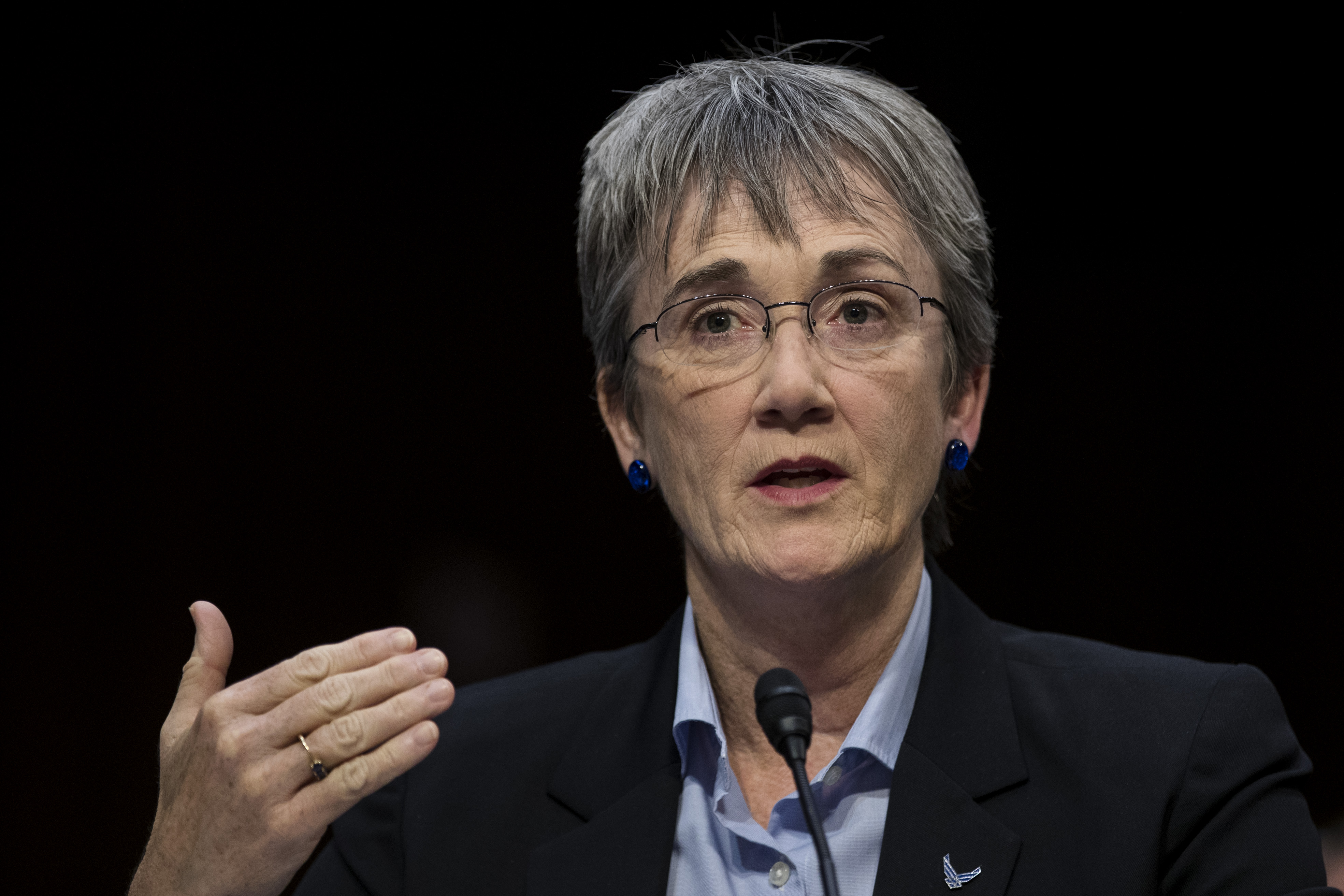 美國空軍部長威爾遜(Heather Wilson)週四在美國智庫傳統基金會上說,為應對來自中俄的挑戰,美國空軍將增加人員並提高核威懾力。圖為威爾遜去年12月在國會的一個聽證會上。(Drew Angerer/Getty Images)