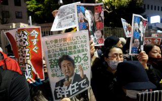 森友学园文件被改写 日本首相道歉