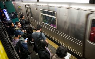 地铁准点创新低 MTA：天气劣、设备烂