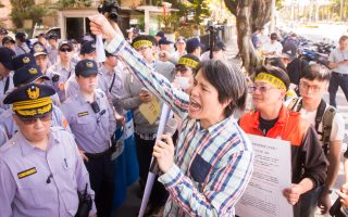 台亚太学生329陈抗 要求教长解散董事会