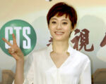 孫儷在香港遊玩 大熱天穿長襪配涼鞋引關注