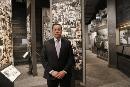 纽约犹太人大屠杀纪念馆馆长格利克曼。