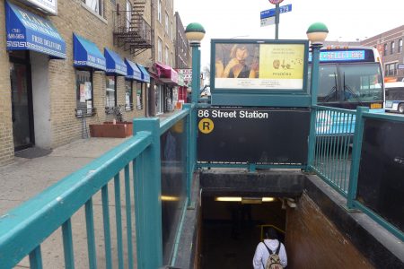 R線86街地鐵站也會裝電梯。