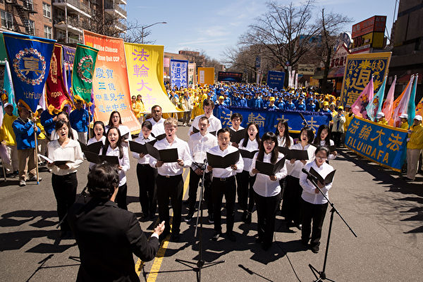 2018年4月22日，纽约法轮功学员举行盛大游行集会纪念“4‧25”法轮功和平上访十九周年。（戴兵／大纪元）