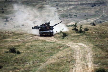 国防部长严德发证实，年底前将向美方提出采购M1A2战车的需求。图为资料照。（AFP）