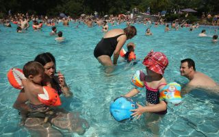 迎夏季游泳潮 州立公园招千名救生员
