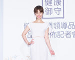 情人节晒“口罩捧花” 林心如：特别的礼物