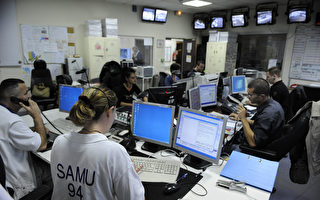 图为马恩河谷省（94省）一家医院的紧急医疗救助服务（SAMU）电话中心。（STEPHANE DE SAKUTIN / AFP）