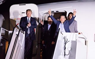三名获释韩裔美国人返国 川普机场迎接