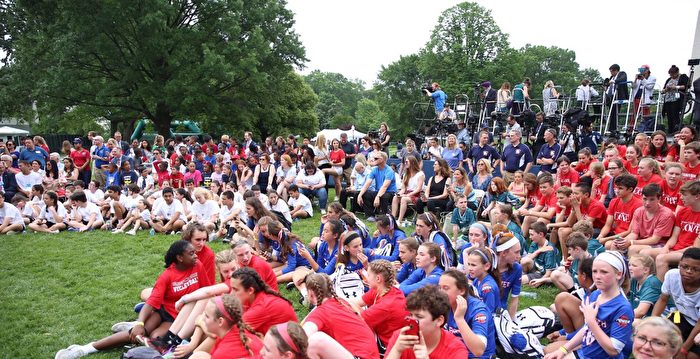 美国大学生访问中国提及神韵 现场爆发争吵