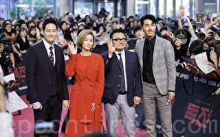 组图：韩国电影《毒战》主创亮相红地毯