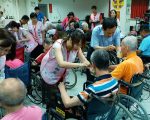 挺小农 协助销售捐款做公益