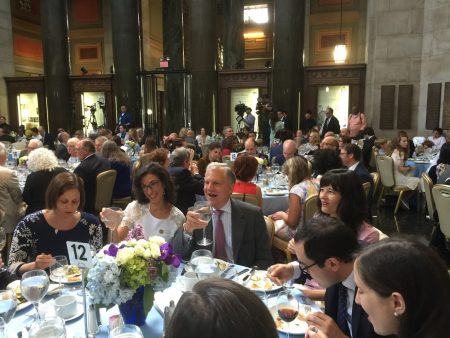 《紐約時報》獲獎團隊在2018普利策頒獎午宴上。