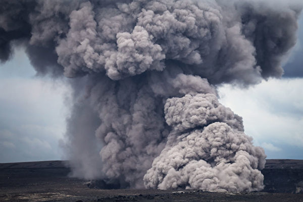 火山灰噴至3千多米 夏威夷發首個紅色警報
