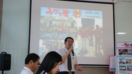  观新处处长黄绪信表示，近年来台湾是日本高中生毕业旅行的首选，驻日大使谢长廷正努力让日本高中生往中南部移动，让嘉义也成为“必游地”。