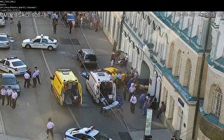 莫斯科街头汽车冲撞人群 8世界杯球迷受伤
