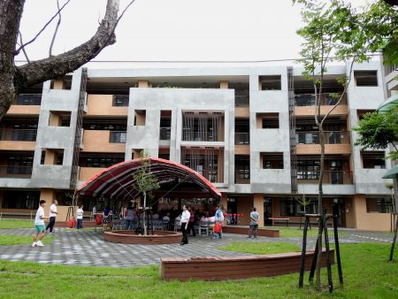 大雅國中達道樓重建工程,新建教室18間,空間寬敞採光明亮,學生與家長都感到滿意。