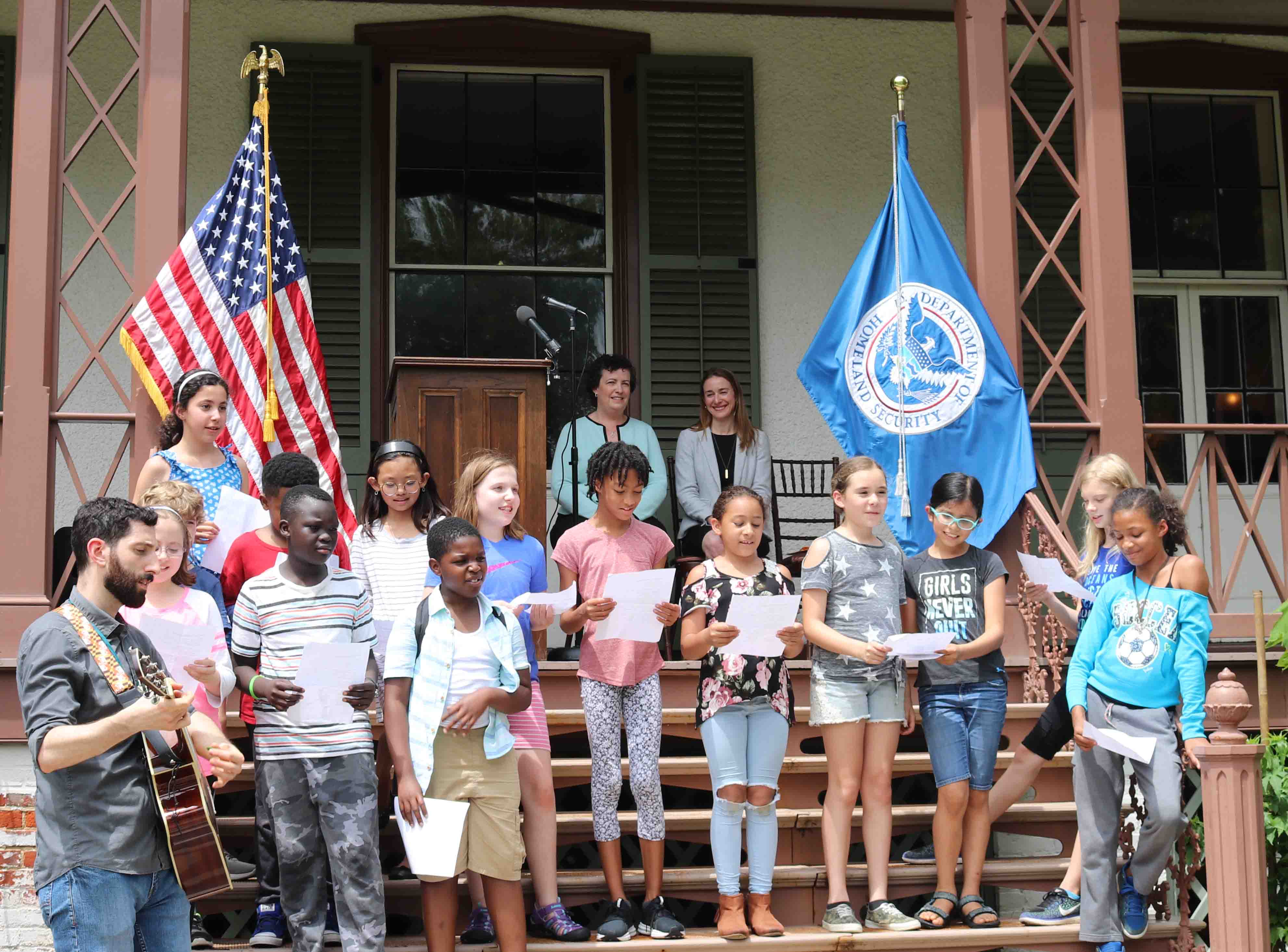 16国儿童在华盛顿林肯别墅宣誓入美国籍 华盛顿特区 入籍仪式 美国国籍 大纪元