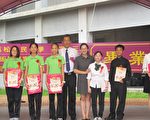 茑松艺术中学毕典 家长：孩子变稳重懂事