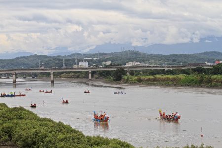 苗栗县龙舟锦标赛开赛。
