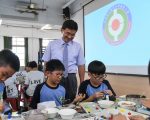 花蓮國小生拚觀光 用地震碎石製作邀請函