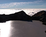 新西蘭魯阿佩胡火山口湖在冒泡 要噴發？