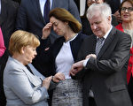前所未有 難民立場分裂默克爾政府