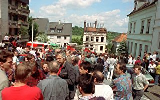 加强民族团结 德国纪念索林根纵火案25周年