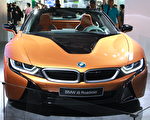 千万敞篷跑车BMW i8 Roadster 现身台湾电脑展