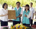總統視察草屯公園  讚許墓仔埔變公園展創意