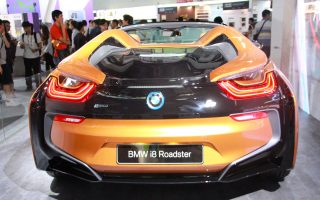 BMW i8 Roadster要价千万 现身台北电脑展