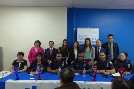 布碌崙62分局鄰里聯絡警員和防家暴警員31日到布碌崙華人社區服務中心，講解各種家暴現象並解答問題。 