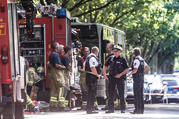 德国巴士刺人案酿14伤 不排除恐袭可能