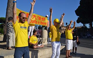 罗马法轮功学员抗议19年迫害 路人赞许支持