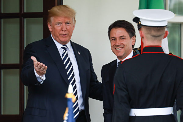 President Donald Trump meets with the Prime Minister of the Italian Republic Giuseppe Conte at the White House in Washington on July 30, 2018. (Samira Bouaou/The Epoch Times)