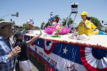 聖地亞哥獨立日遊行 展現美國精神