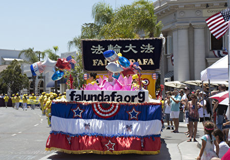 聖地亞哥獨立日遊行 展現美國精神
