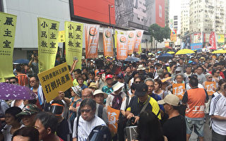 大陸客參加七一遊行 感謝香港人「讓大家看到希望」