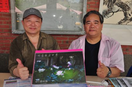 羅極程老師(右)教授「影像後製與美編中階」和簡易素描，在竹北、竹東都有開課，兩種課程相輔相成，對學攝影的人都有幫助