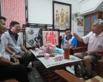 嘉義榮服處處長 拜訪榮民墨雕達人嚴興旺