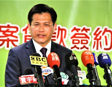 台中市長林佳龍譴責中共，用政治干涉體育已違反奧運精神及規定，受害最深的是各個國家的年輕運動員，做法相當粗暴。
