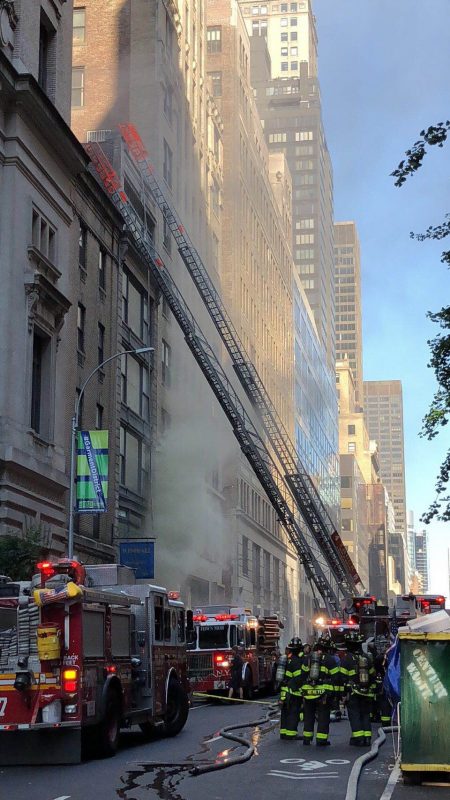 紐約曼哈頓的朵頤四川中餐館發生四級大火，造成至少15人受傷。