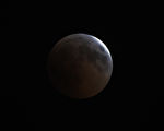 火星衝日遇本世紀最長月全食 歐亞齊觀血月