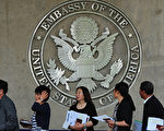 美8月移民排期 中國人綠卡批准EB3前進1年半