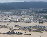 日本罕见暴雨80多死 千人被困 住宅变湖区