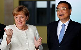 中共國務院總理李克強（右）近日訪問德國，與該國總理默克爾（左）見面後，雙方發布第五輪中德政府磋商聯合聲明。（AFP）